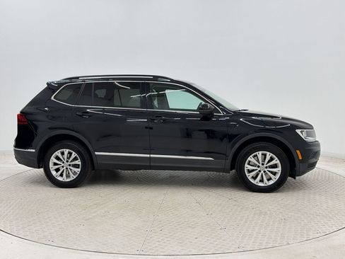 Used 2018 Volkswagen Tiguan SE w/ Panoramic Sunroof Package image 6