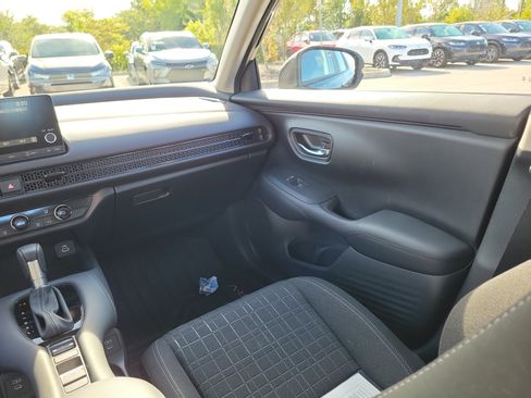 Used 2024 Honda HR-V LX image 17