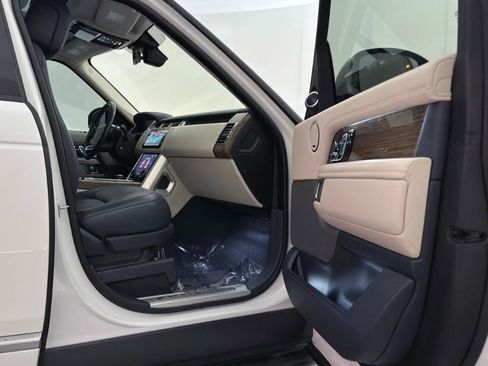Used 2019 Land Rover Range Rover HSE image 24