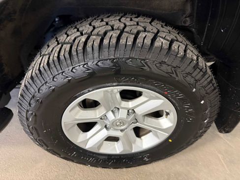 Certified 2022 Toyota 4Runner SR5 Premium w/ Moonroof Package AWD/4WD image 9