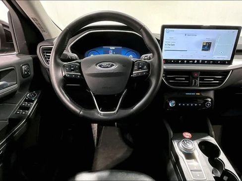Used 2024 Ford Escape Platinum image 8