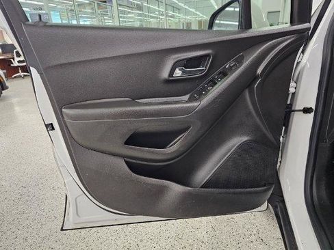 Used 2020 Chevrolet Trax LS w/ Tint and Cruise Package AWD/4WD image 27