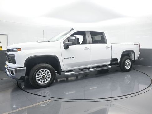 Used 2024 Chevrolet Silverado 2500 LT w/ Convenience Package image 2