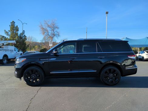 Used 2024 Lincoln Navigator Reserve image 6