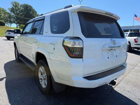 Used 2019 Toyota 4Runner SR5 AWD/4WD image 5