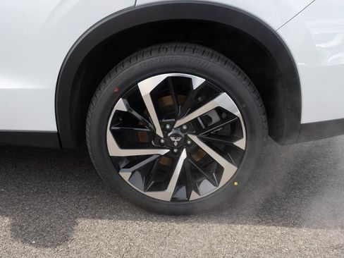 New 2025 Mitsubishi Outlander 4WD Plug-In Hybrid image 16