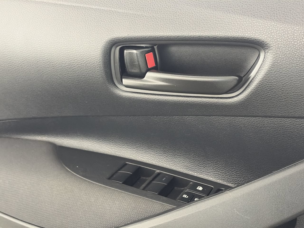 Used 2025 Toyota Corolla LE FWD image 17