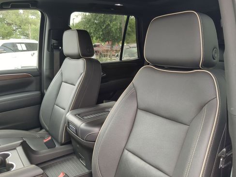 Used 2023 Chevrolet Tahoe Premier w/ Premium Package AWD/4WD image 10
