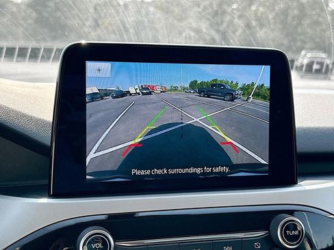 Used 2022 Ford Escape SE image 18