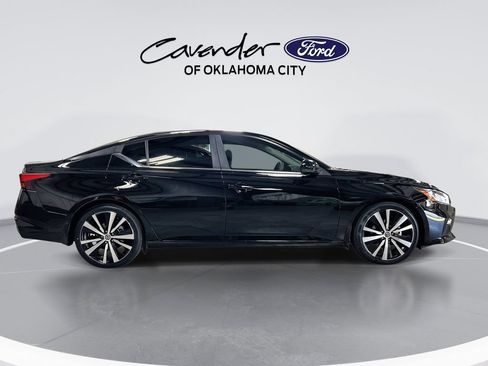 Used 2022 Nissan Altima 2.0 SR FWD image 9