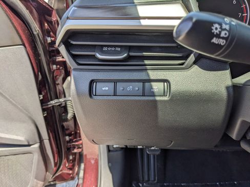 Used 2025 Nissan Altima 2.5 SV FWD image 32