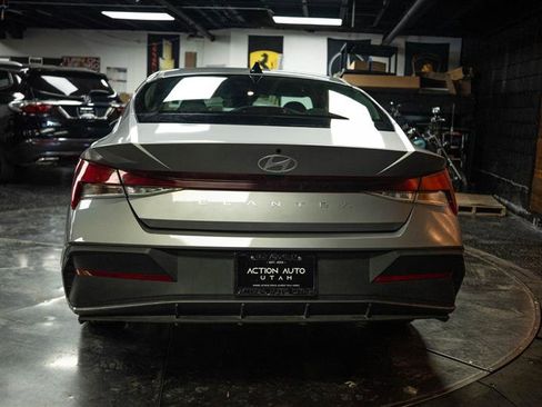 Used 2025 Hyundai Elantra SE FWD image 6