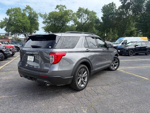 Used 2021 Ford Explorer XLT w/ Equipment Group 202A AWD/4WD image 4