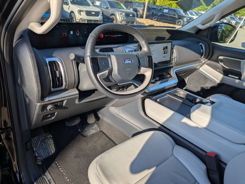 Used 2025 Ford Expedition Max Platinum w/ Driver's Package AWD/4WD image 14