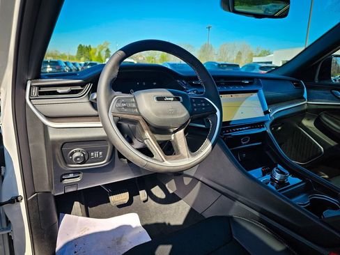 New 2026 Jeep Grand Cherokee Limited AWD/4WD image 13