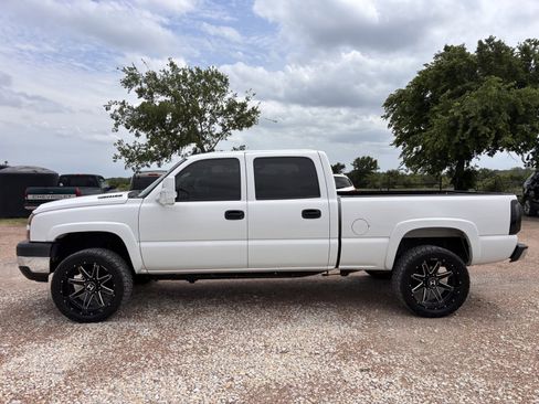 Used 2007 Chevrolet Silverado 2500 LT w/ Heavy-Duty Power Package image 2