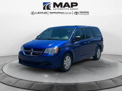 Used 2019 Dodge Grand Caravan SE w/ UConnect Hands-Free Group