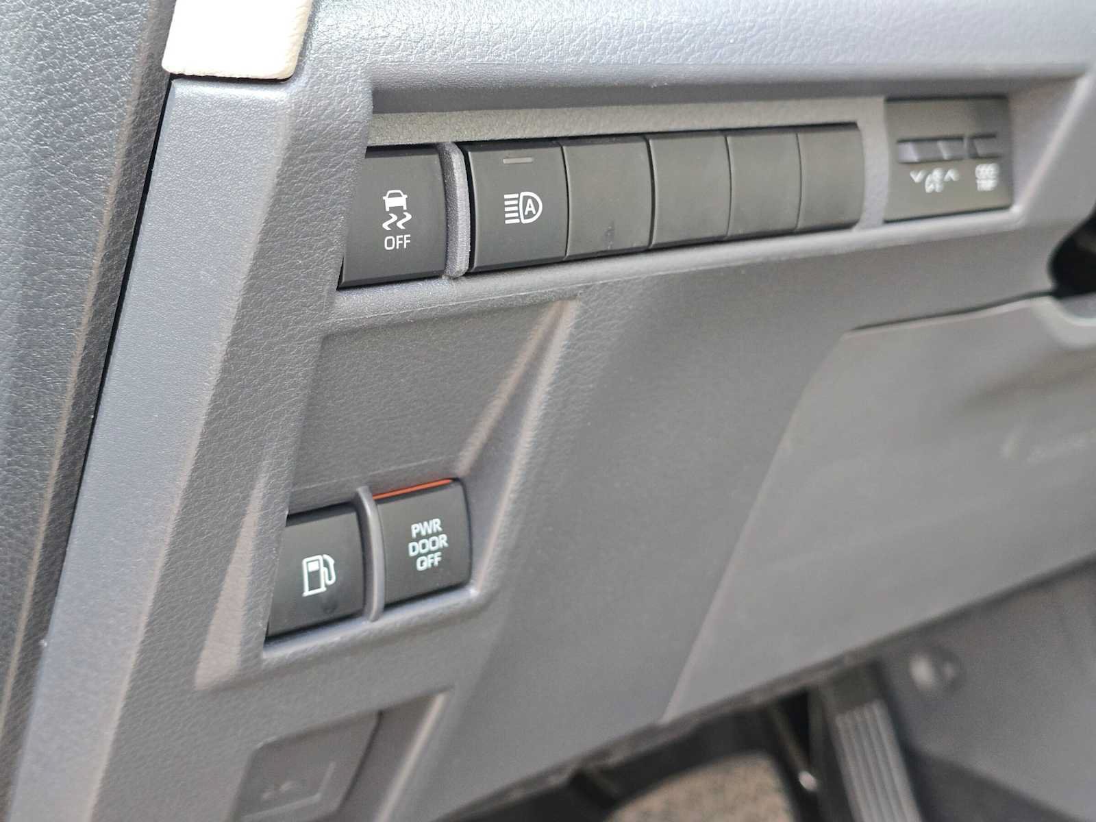 Certified 2021 Toyota Sienna XLE FWD image 28