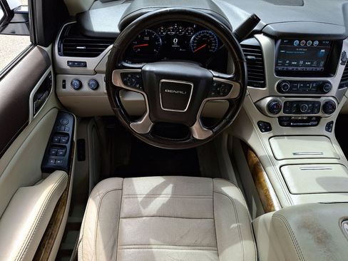 Used 2017 GMC Yukon Denali AWD/4WD image 19