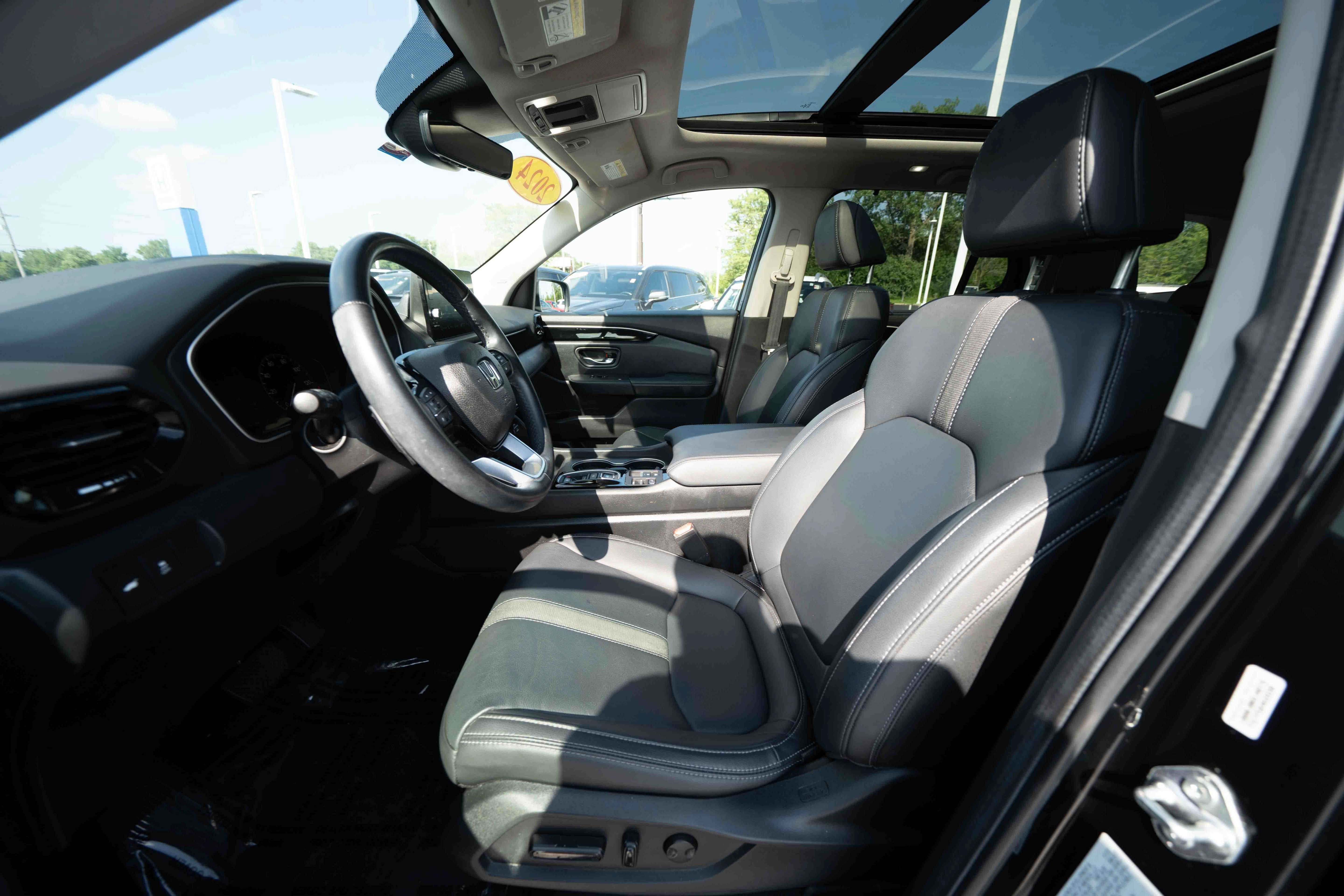 Used 2024 Honda Pilot Touring image 9