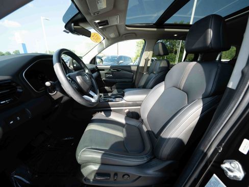 Used 2024 Honda Pilot Touring image 9