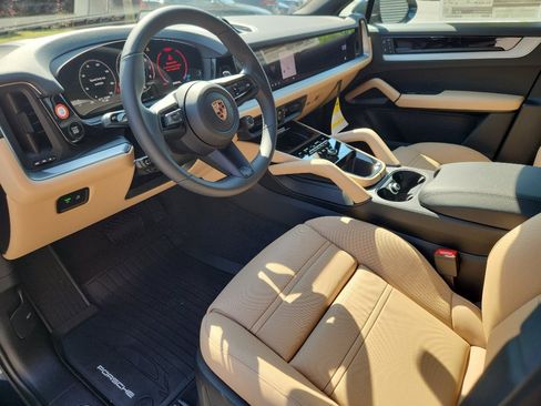 New 2026 Porsche Cayenne Coupe image 4