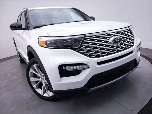 Used 2023 Ford Explorer Platinum w/ Technology Package AWD/4WD image 9