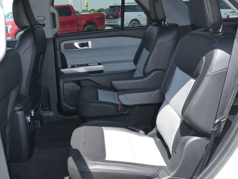 Used 2024 Ford Explorer XLT w/ Equipment Group 202A AWD/4WD image 22