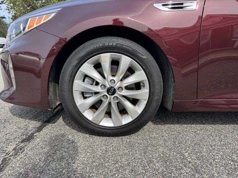 Used 2017 Kia Optima EX w/ Premium Package image 4