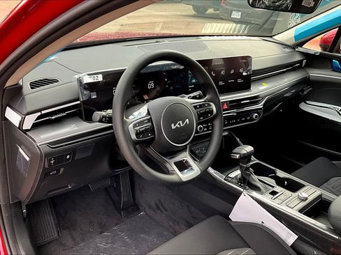 Used 2025 Kia K5 LXS FWD image 8