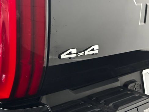 Used 2022 Toyota Tundra SR5 w/ SR5 Convenience Package AWD/4WD image 7