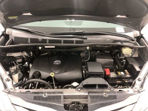 Used 2017 Toyota Sienna LE FWD image 22