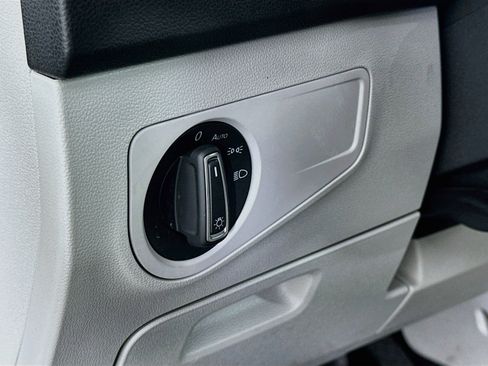 Used 2024 Volkswagen Tiguan SE FWD image 16
