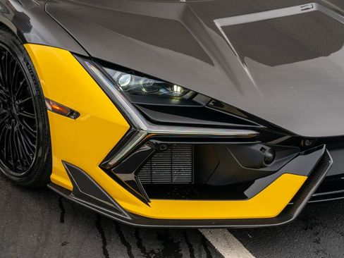 Used 2024 Lamborghini Revuelto AWD/4WD image 8