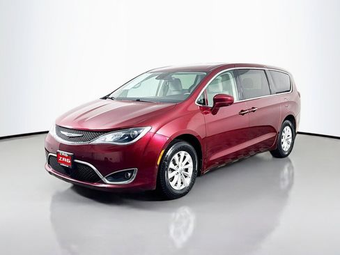 Used 2020 Chrysler Pacifica Touring w/ Advanced Safetytec Group image 1