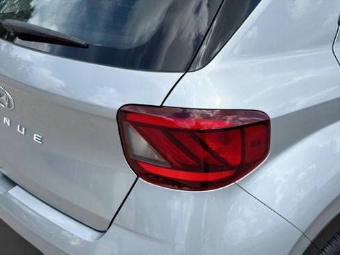 Used 2022 Hyundai Venue SE w/ Cargo Package FWD image 25
