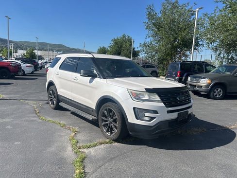 Used 2017 Ford Explorer XLT w/ Equipment Group 202A AWD/4WD image 1