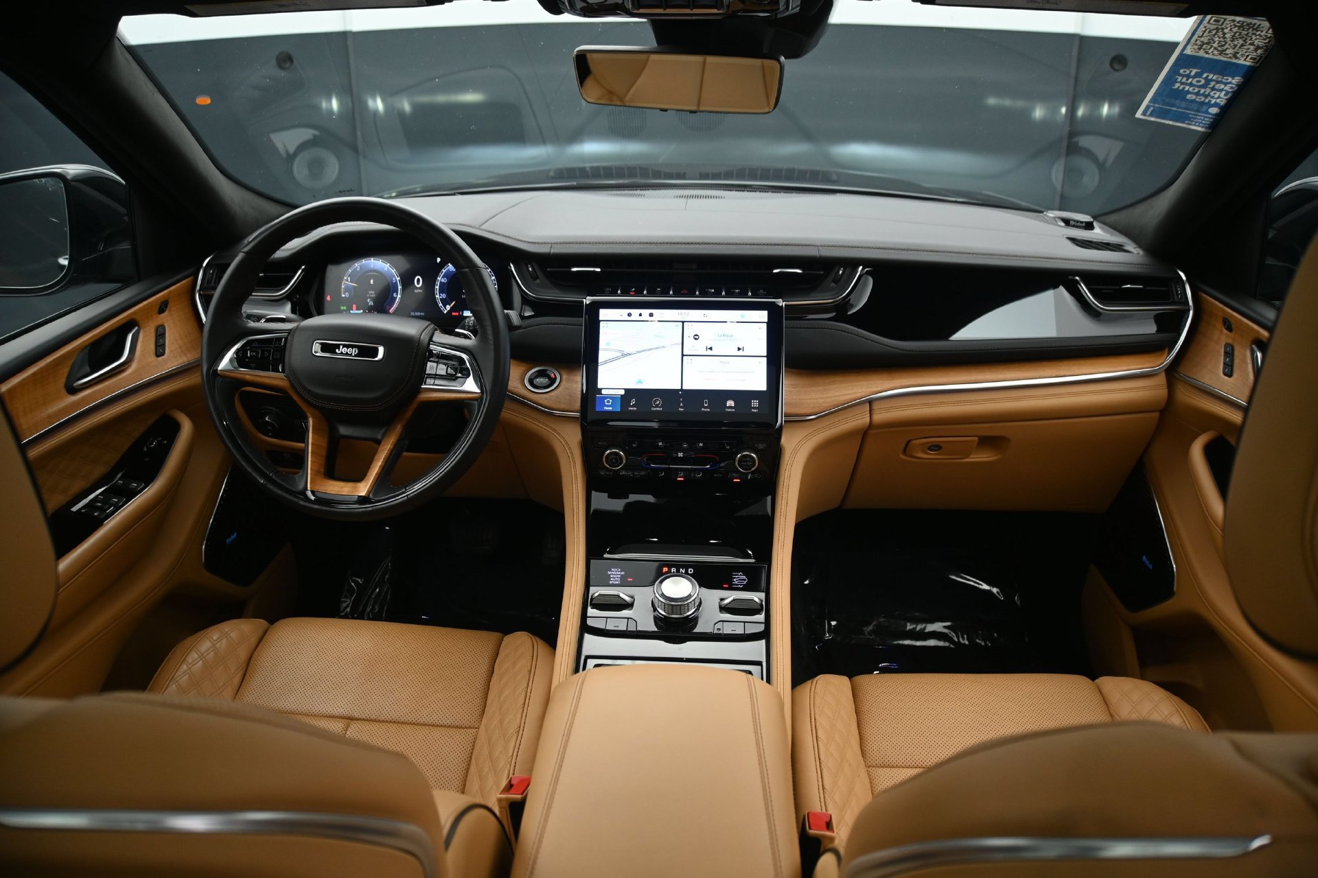 Used 2024 Jeep Grand Cherokee Summit AWD/4WD image 15