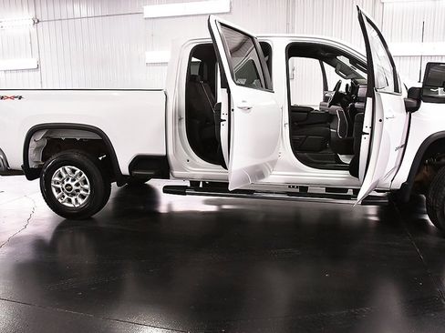 Used 2024 Chevrolet Silverado 2500 LT image 32