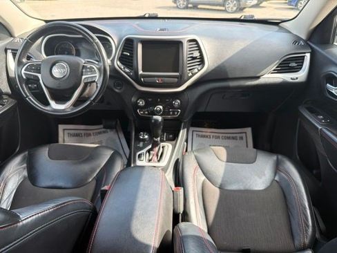 Used 2016 Jeep Cherokee Trailhawk AWD/4WD image 25
