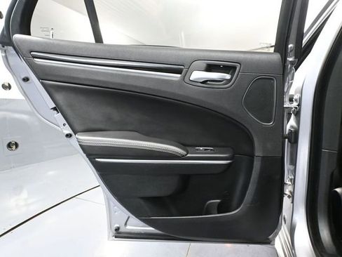 Used 2018 Chrysler 300 S w/ Beats Audio Group image 39