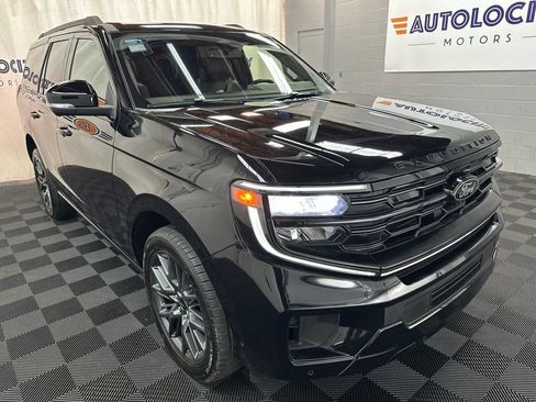 Used 2025 Ford Expedition Platinum w/ Stealth Performance Package AWD/4WD image 2