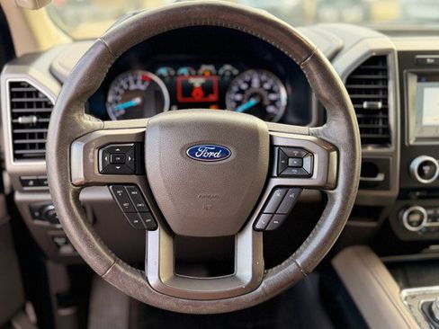 Used 2018 Ford Expedition XLT w/ Equipment Group 202A image 8