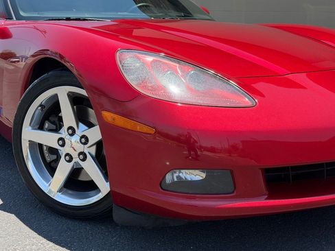 Used 2005 Chevrolet Corvette Coupe w/ Preferred Equipment Group RWD image 4