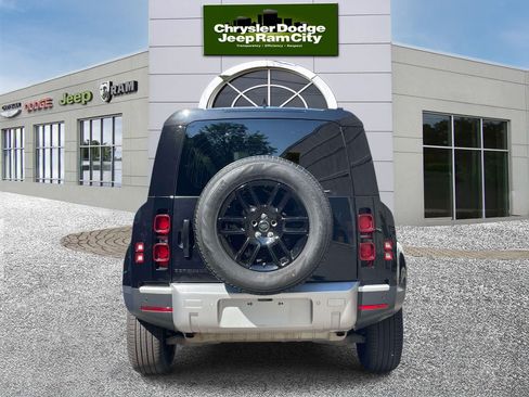Used 2025 Land Rover Defender 110 S AWD/4WD image 7