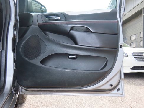Used 2016 Dodge Grand Caravan R/T FWD image 39