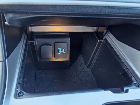 Used 2022 Ford Explorer XLT image 20