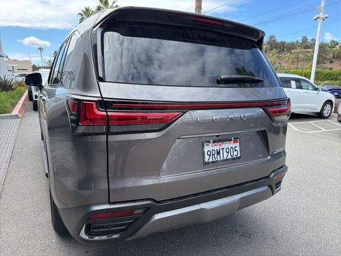 Used 2024 Lexus LX 600 4WD w/ Premium Package image 8