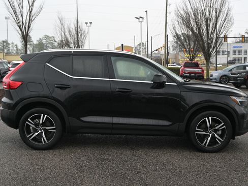 Used 2025 Volvo XC40 B5 Core image 16