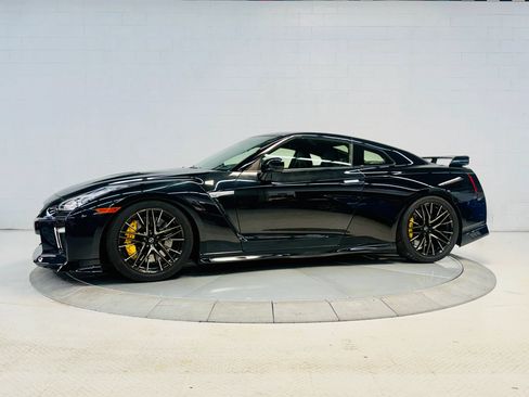 Used 2018 Nissan GT-R Premium AWD/4WD image 36
